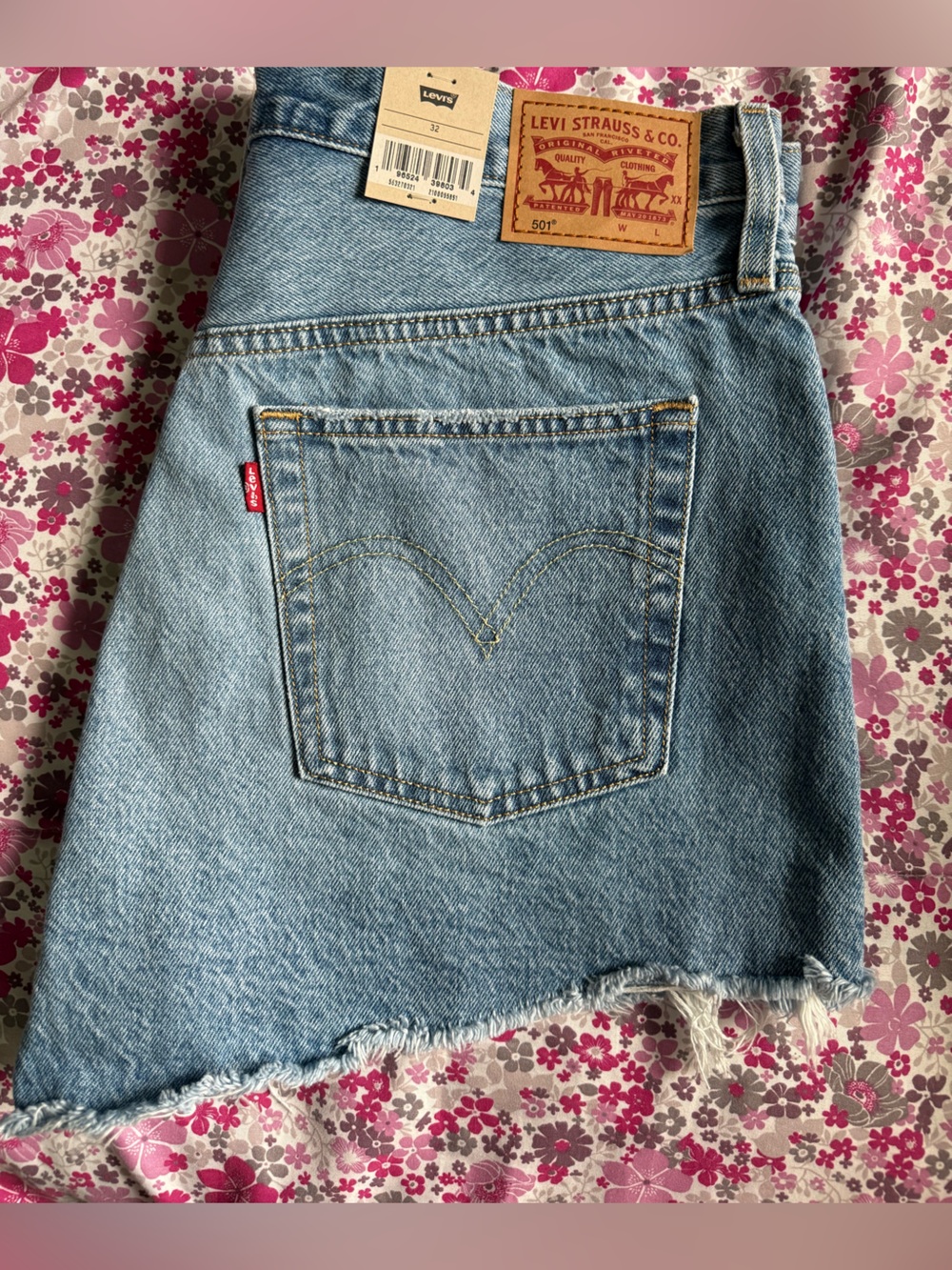Levi's Light Blue Denim Jeans with Red Tab
